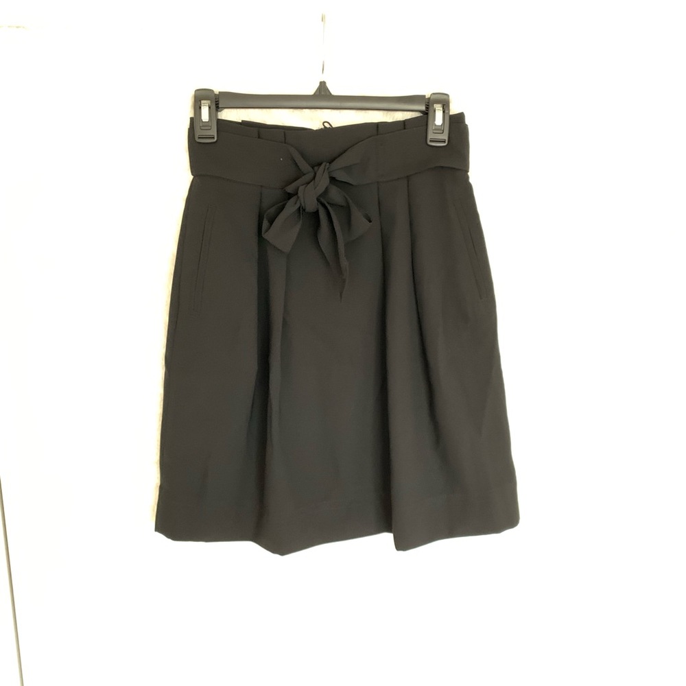 High-waisted, black skirt with bow
